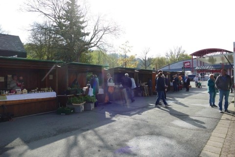 Nailaer Bauernmarkt am 5. Oktober 2024 auf dem Zentralparkplatz in Naila